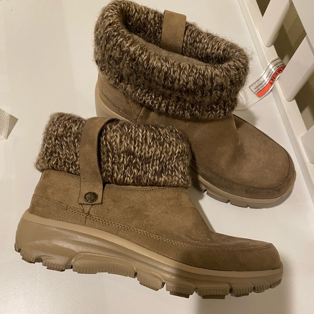 Skechers Women's Easy Foldover Knit Collar Boot Size 6 Taupe